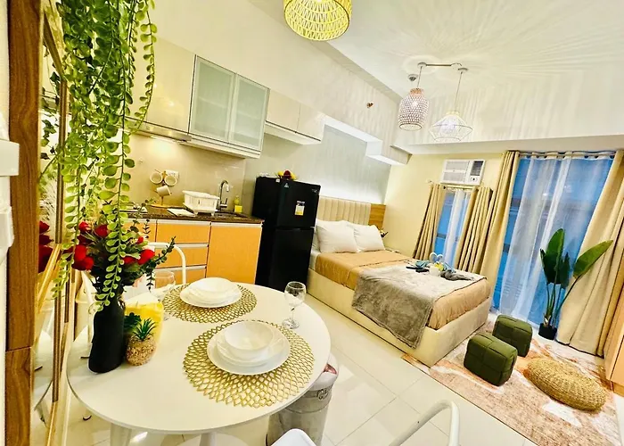 Staycation Near Venice Mall Mckinley Taguig Apartment