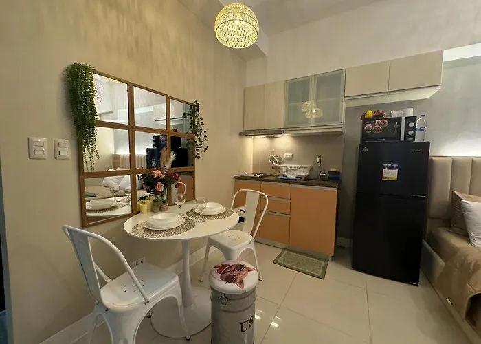 Apartment Staycation Near Venice Mall Mckinley Taguig