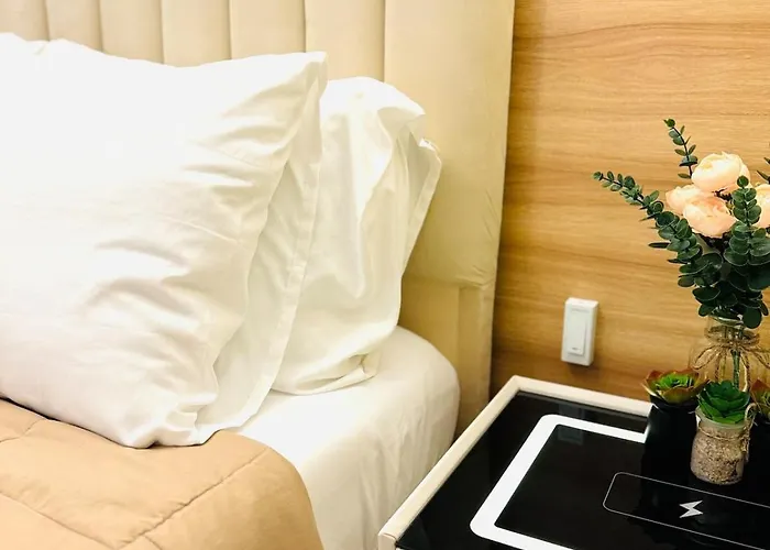 Staycation Near Venice Mall Mckinley Taguig Apartment
